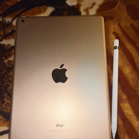 iPad generation 6 for sale - Picture 2 of 7